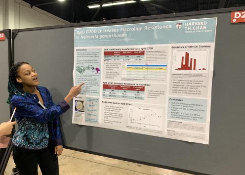 Student presenter discusses their project at 2019 ABRCMS Conference poster session